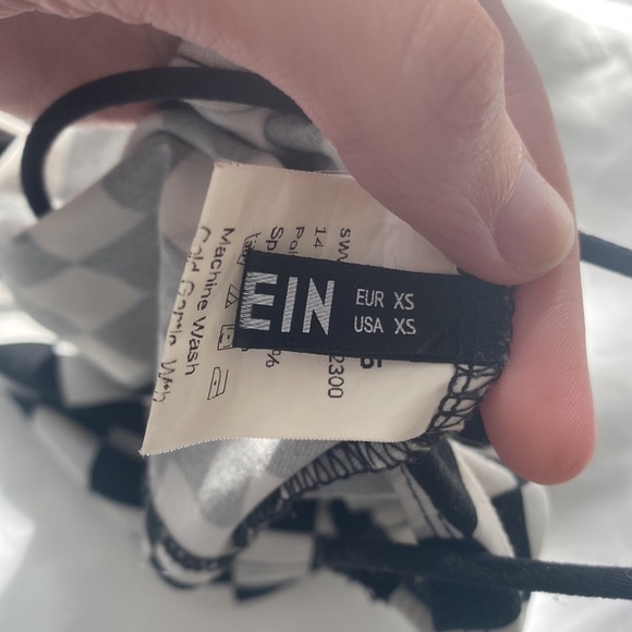 Shein xs checkered crop top - Picture 2 of 3